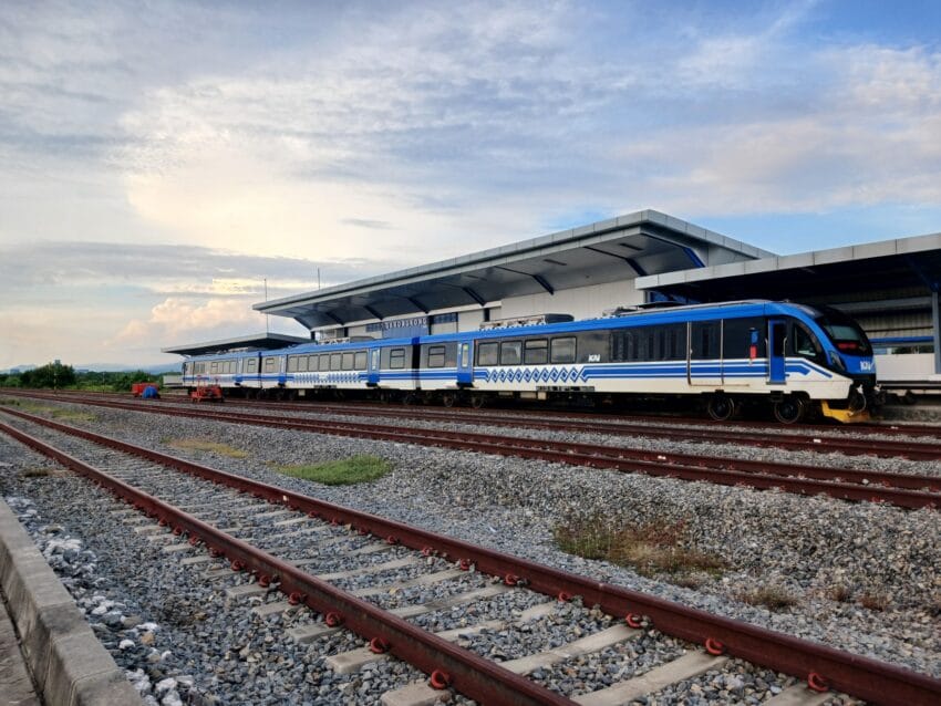 Kereta Api di Stasiun Garongkong